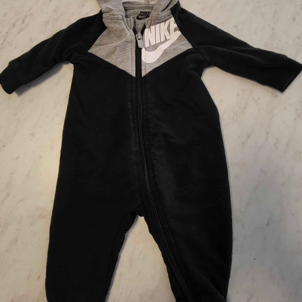 2/20$🩵Nike Kids One Piece in Black and Gray